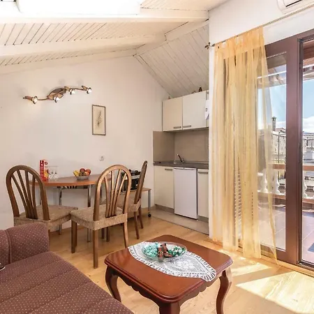 Two-bedroom Holiday In 度假居 *